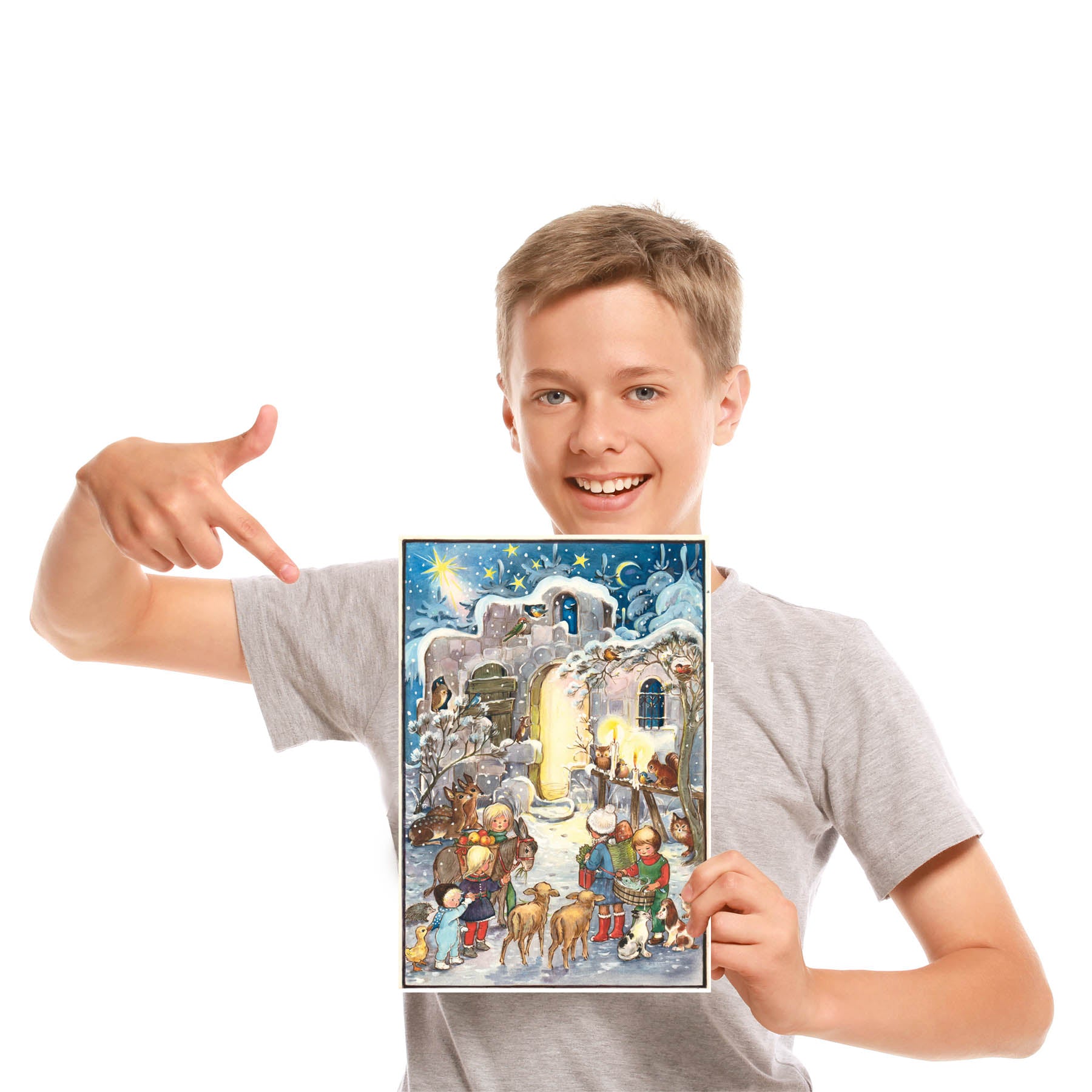 Junge mit Adventskalender "Kommet herbei" in der Hand. thumbnail